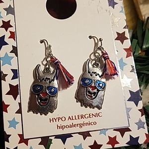 🖐5/$25🖐 NWT LLAMA red/white/blue earrings